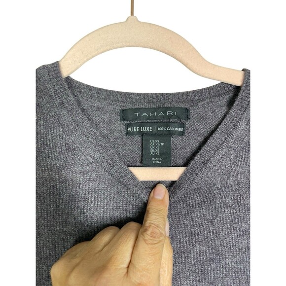 TAHARI‎  PURE LUXE 100% Cashmere Gray Crew Neck Sweater Size XS Round Neck - Picture 3 of 9